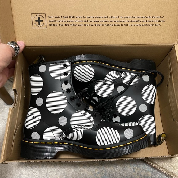 NIB Women’s Size 6 Dr. Martens 1460 Polka Dot Smooth Leather 8-Eye Lace Boots - Picture 13 of 14